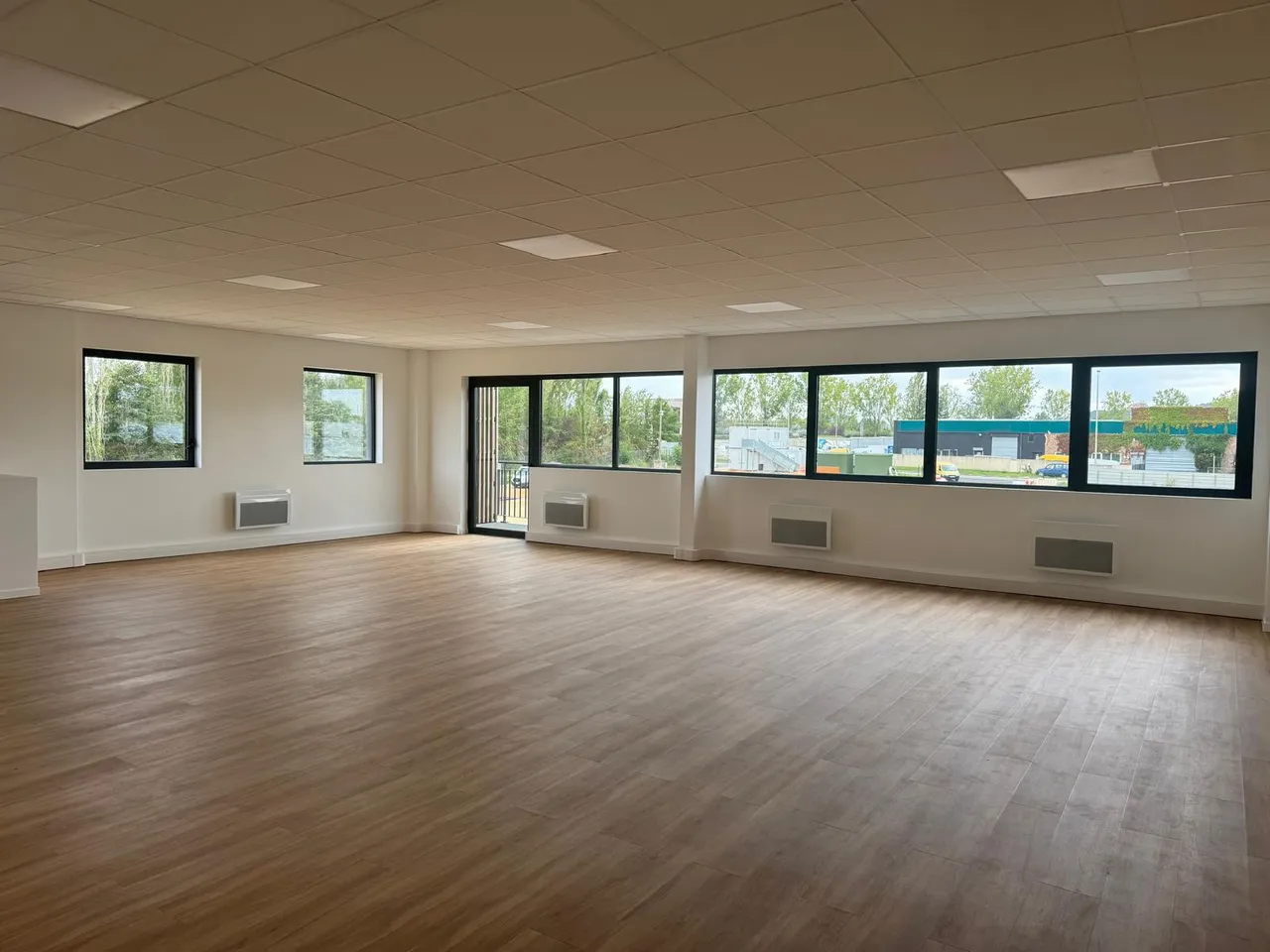 logistics - Light Industrial Premises / Offices For Sale - gallery - 8