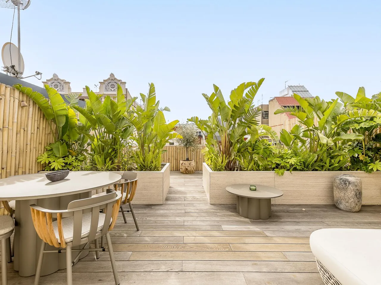 living - Ático de 52m² con 62m² terraza en venta en Eixample Derecho - gallery - 2