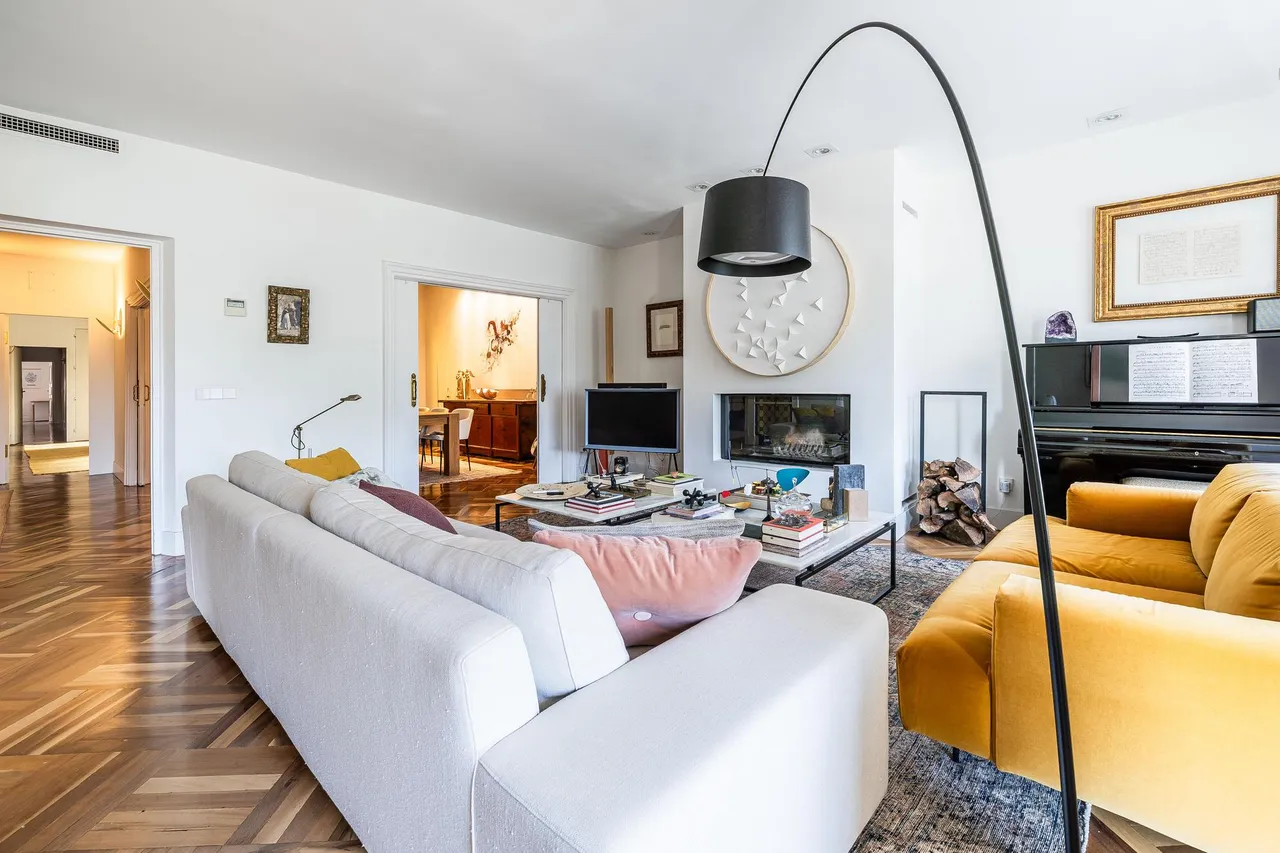 living - Piso de 453m² en venta en Argüelles, Madrid - gallery - 3