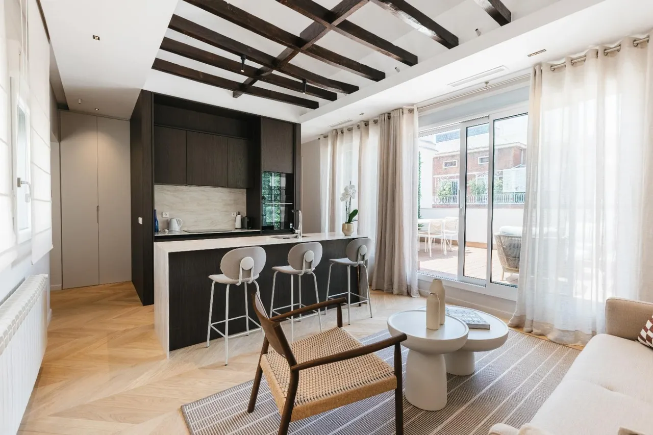 living - Piso de 143m² en alquiler en Castellana, Madrid - gallery - 2