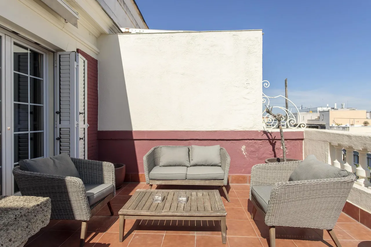 living - Ático de 400m² con 25m² terraza en alquiler en Almagro - gallery - 3