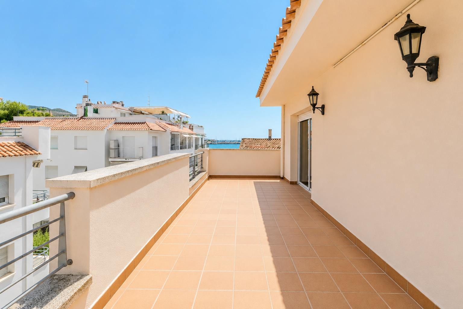 living - 89m² penthouse with 41m² terrace for sale in Sitges Town - featured