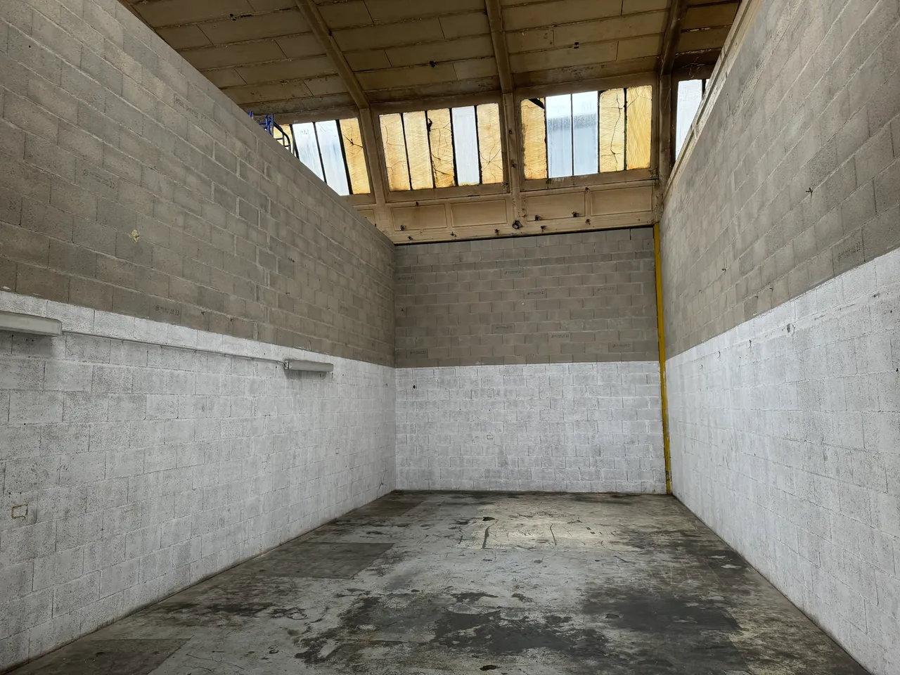 logistics - Entrepôt À Vendre - gallery - 2