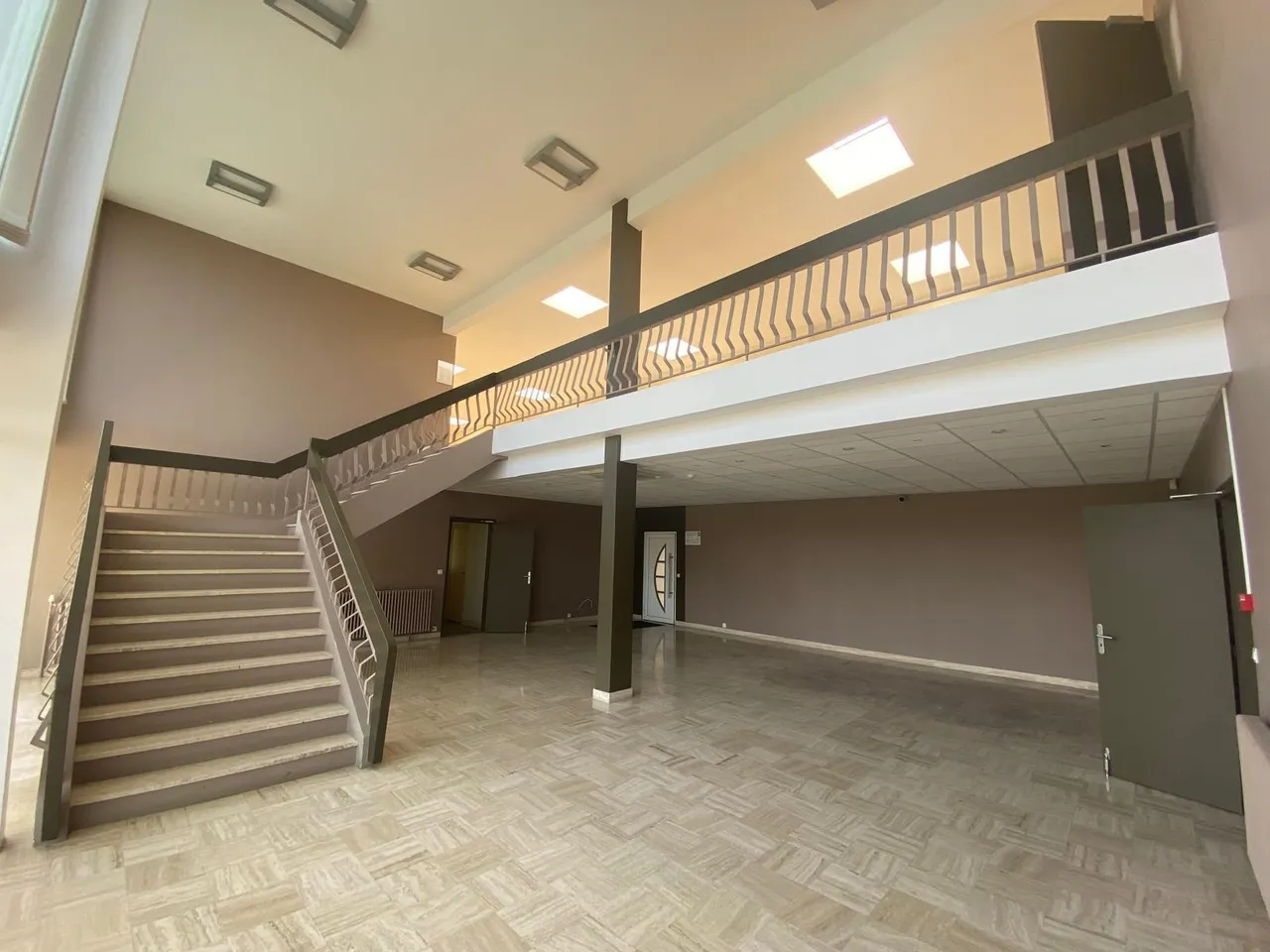 logistics - Warehouse / Offices For Rent - gallery - 9