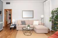 living - 97m² apartment for rent in Cortes / Huertas, Madrid - gallery thumbnail - 3