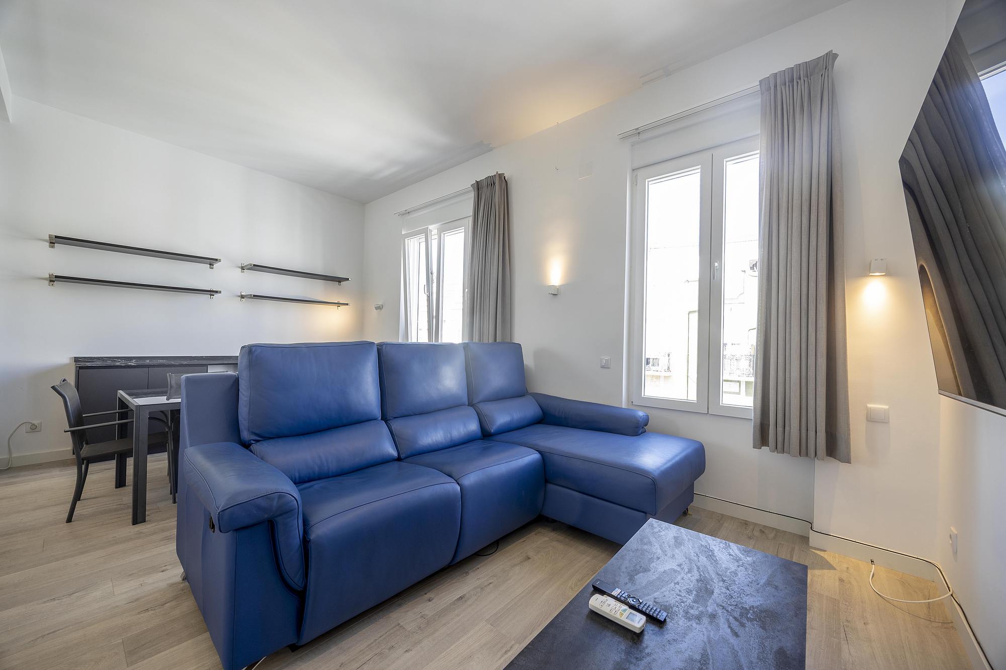 living - 107m² apartment for rent in Ruzafa, Valencia - gallery thumbnail - 4