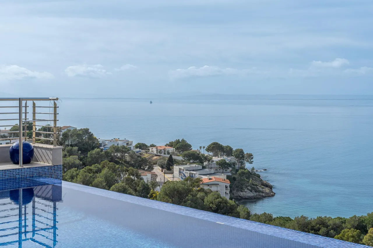 living - Casa / villa de 384m² en venta en Bahía de Rosas - gallery - 3