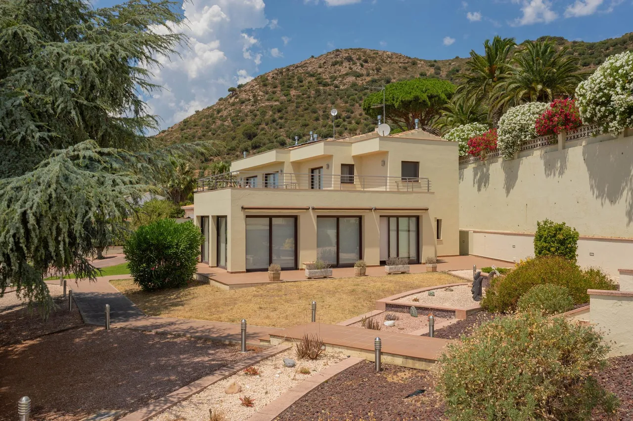 living - Casa / villa de 483m² en venta en Bahía de Rosas - gallery - 6