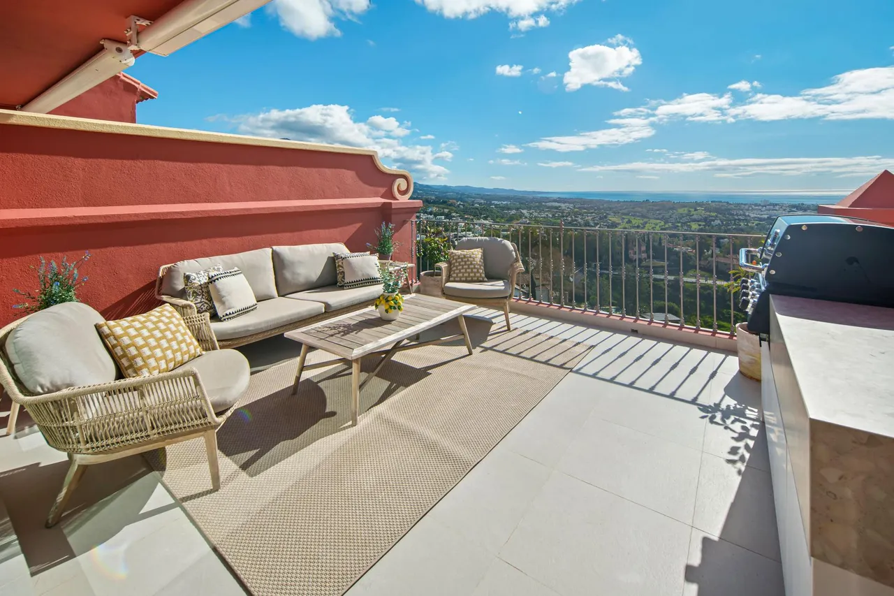 living - 195m² penthouse with 49m² terrace for sale in Nueva Andalucía - gallery - 6