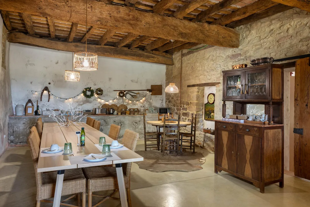 living - Casa rural de 1,196m² en venta en Pla de l'Estany, Girona - gallery - 8