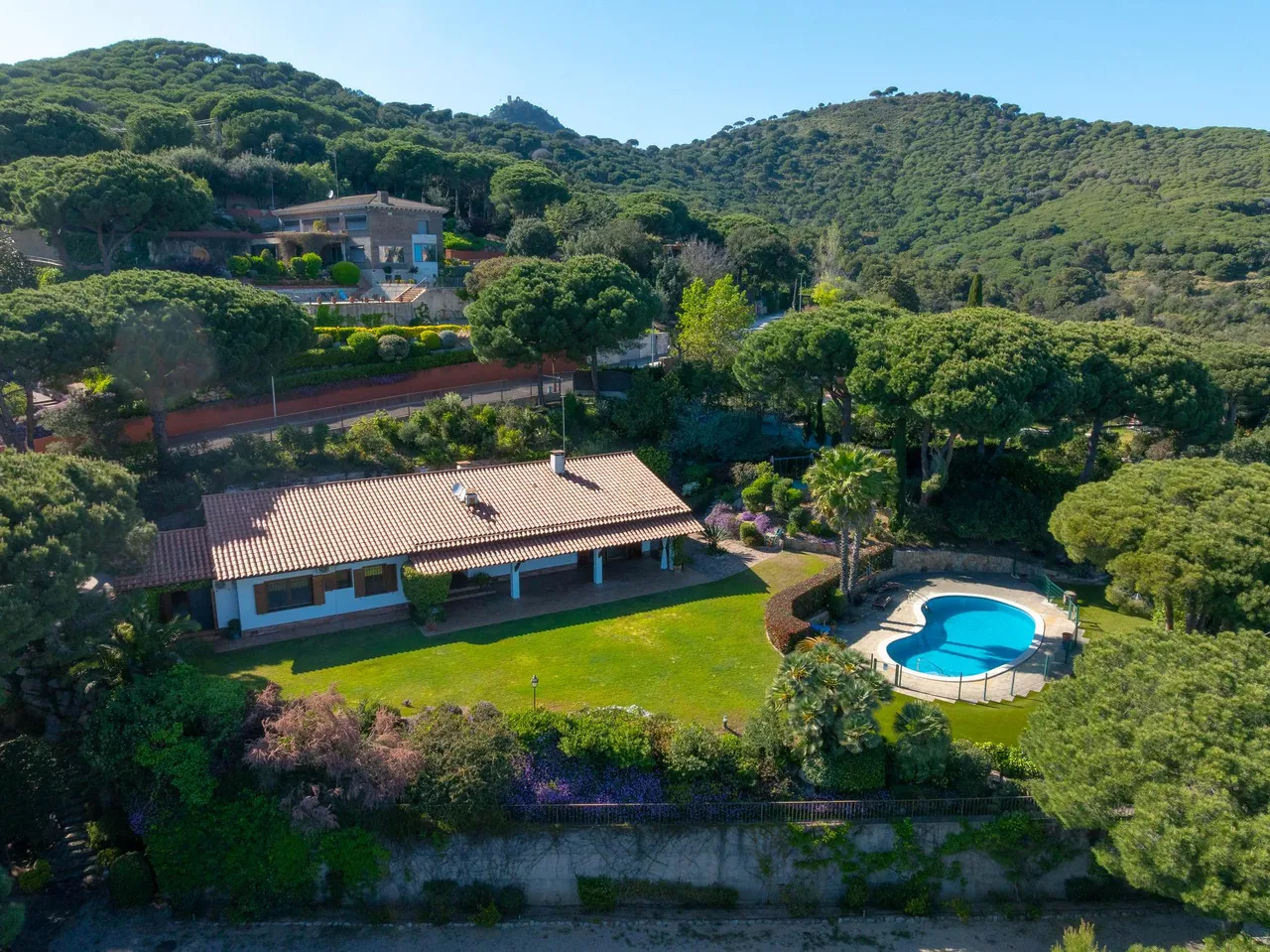 living - 698m² house / villa for sale in Cabrera de Mar, Barcelona - gallery - 6