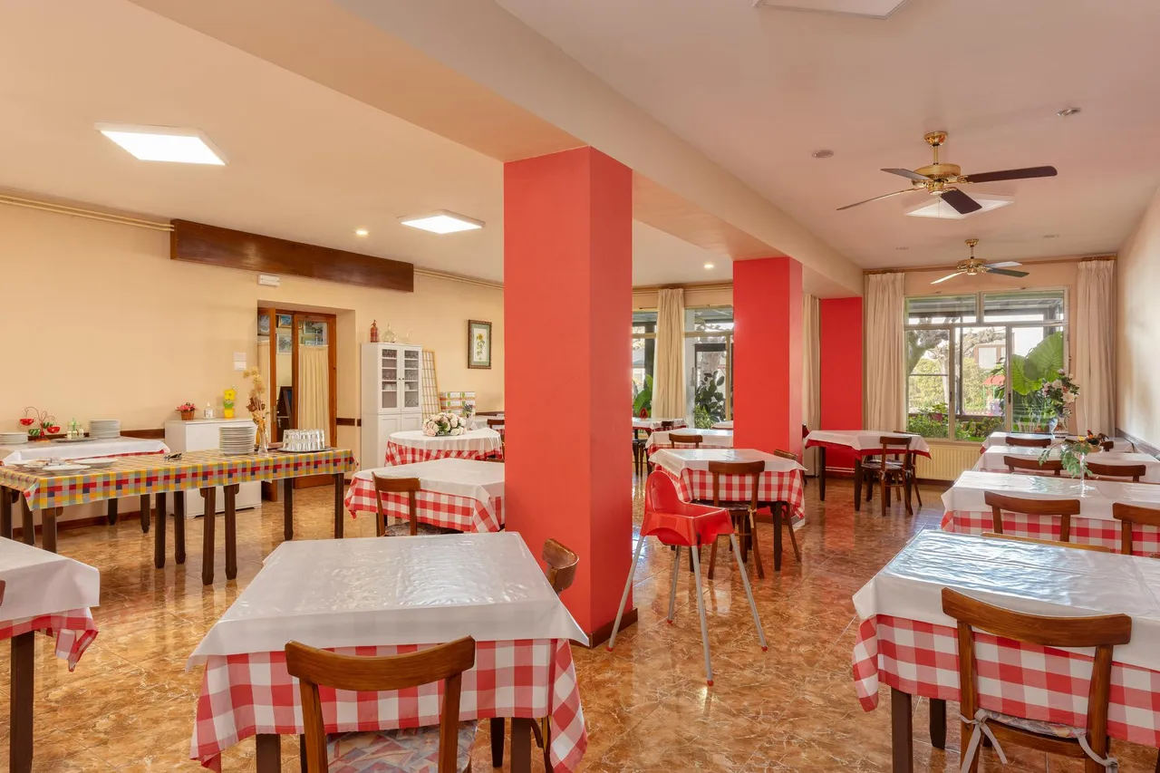 living - 1,262m² hotel for sale in La Selva, Girona - gallery - 7