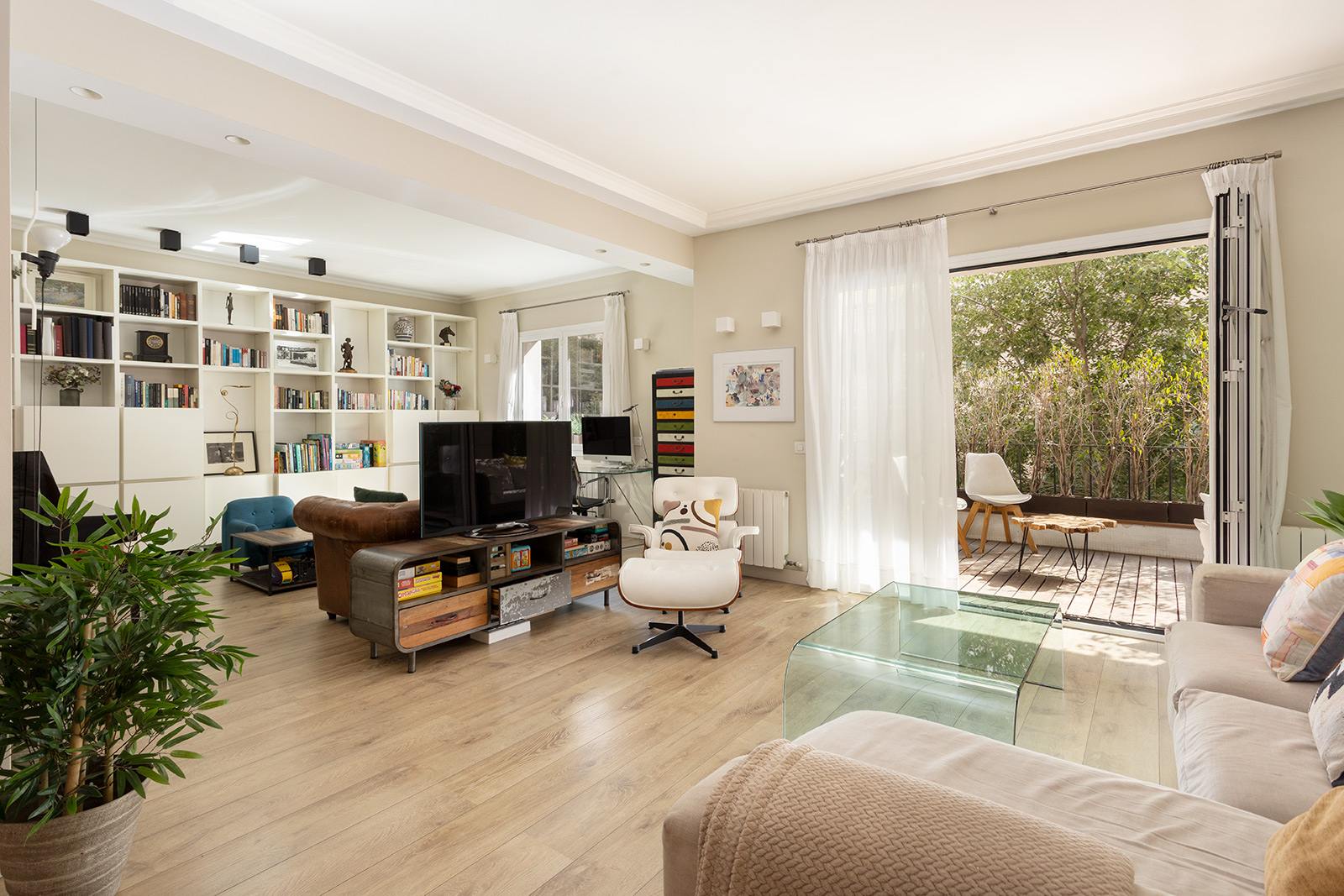 living - Piso de 150m² con 10m² terraza en venta en Pedralbes - gallery thumbnail - 8