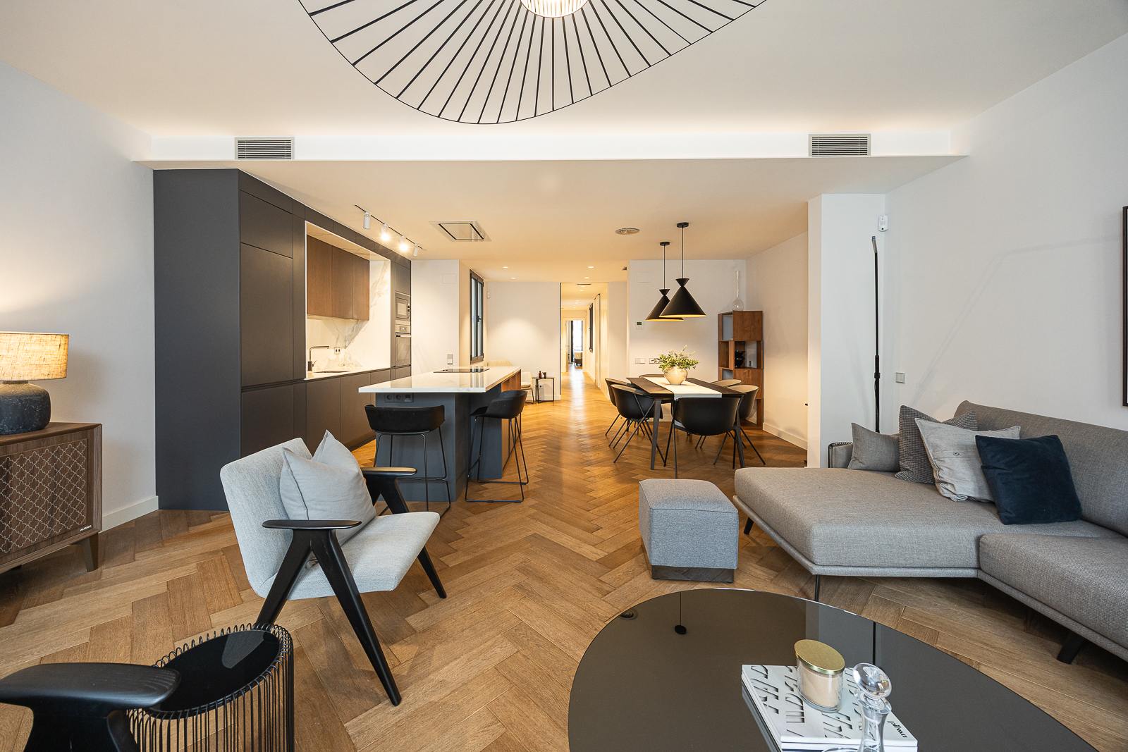 living - Piso de 147m² con 6m² terraza en venta en Eixample Izquierdo - gallery thumbnail - 4