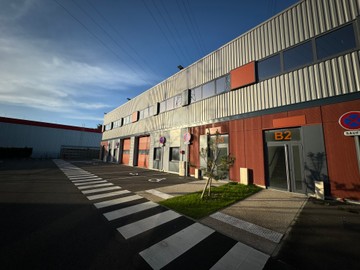 logistics - Activités / Bureaux À Louer - featured