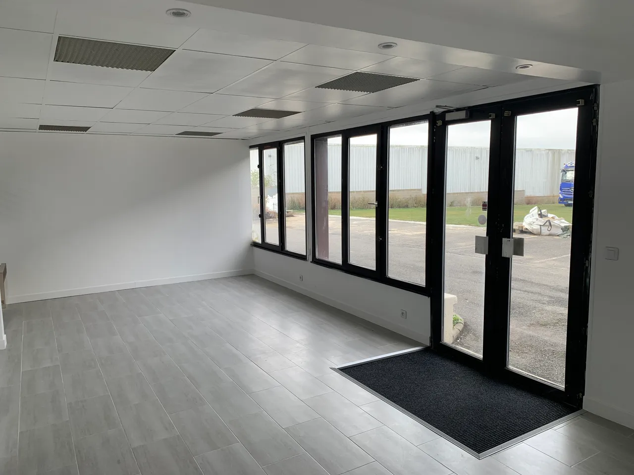 logistics - Light Industrial Premises / Offices For Sale - gallery - 6