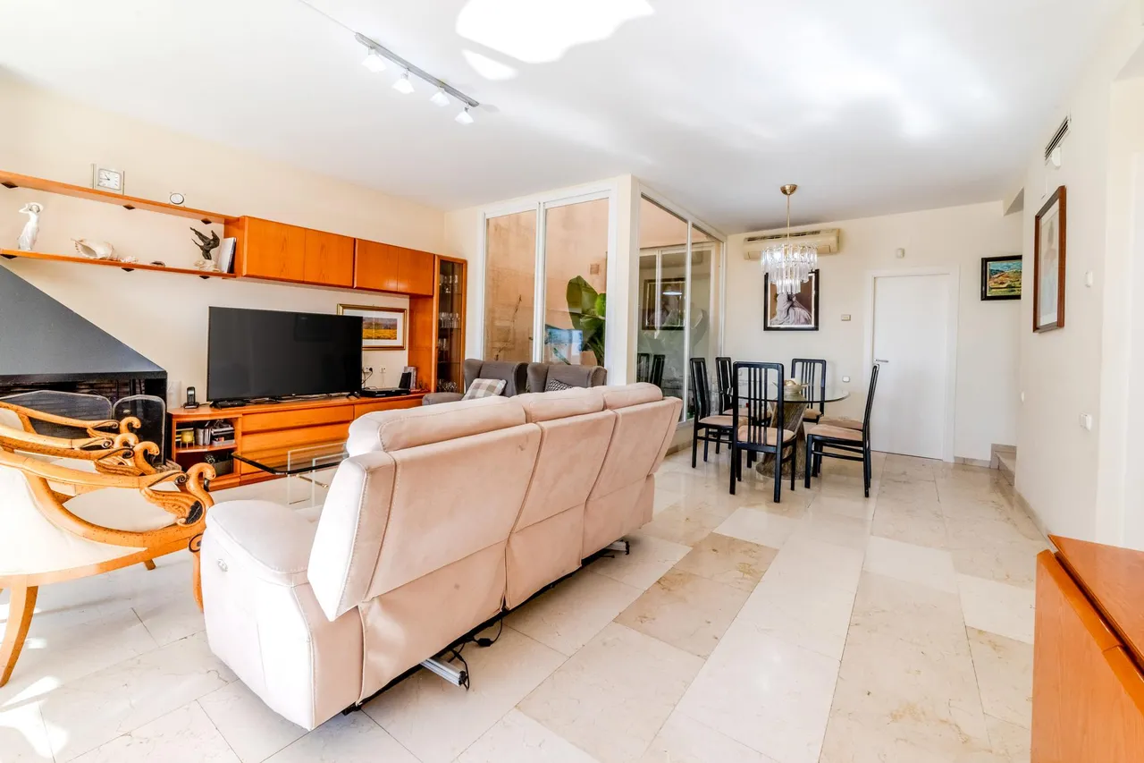 living - Casa / villa de 177m² con 27m² de jardín en venta en Vallpineda - gallery - 8