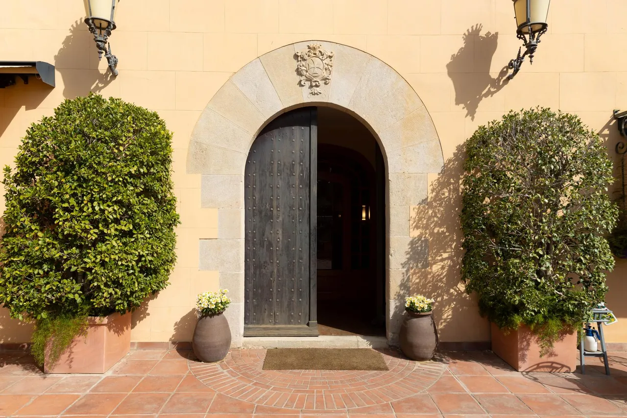 living - Masia de 1,100m² en venta en Teià, Barcelona - gallery - 6