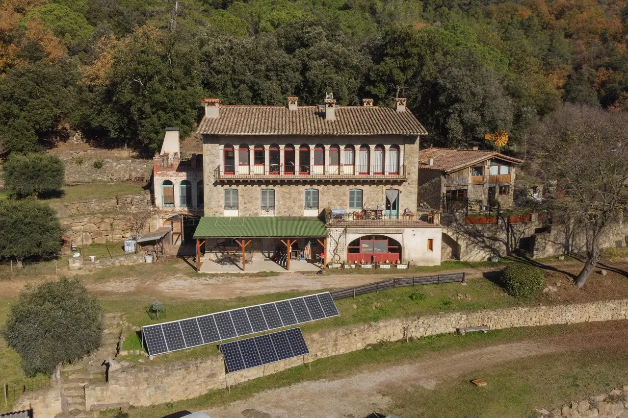 living - Casa rural de 775m² en venta en Pla de l'Estany, Girona - gallery - 2