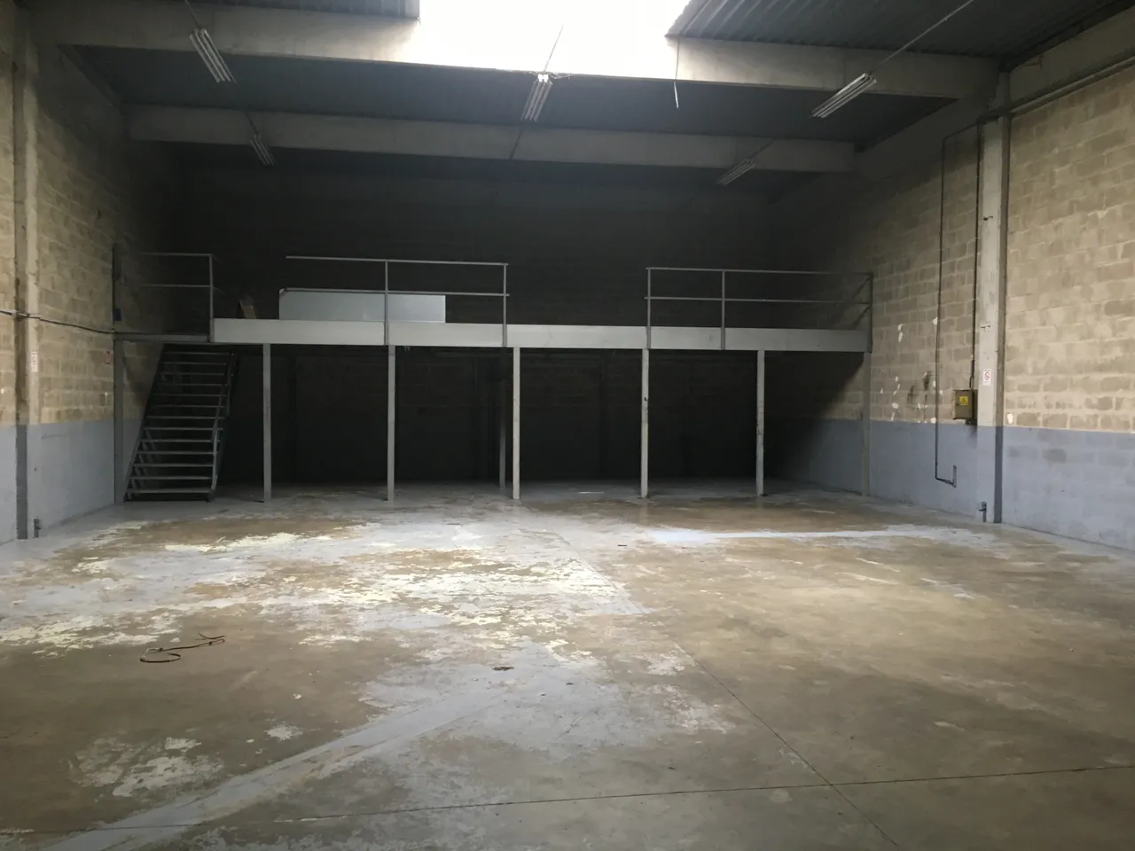 logistics - Light Industrial Premises / Offices For Rent - gallery - 5
