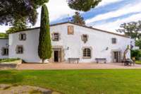 living - Masia de 1,037m² en venta en Sant Andreu de Llavaneres - gallery thumbnail - 1