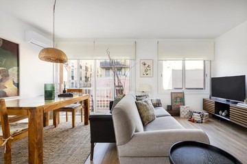 living - 66m² apartment for rent in Eixample Right, Barcelona - featured