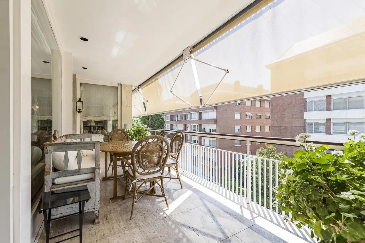 living - Piso de 500m² en venta en Turó Park, Barcelona - gallery - 5