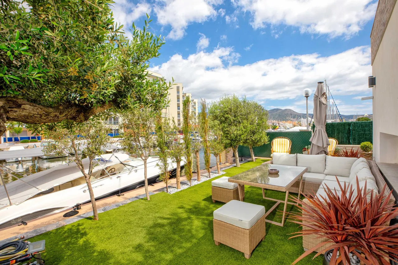 living - Casa / villa de 405m² con 200m² terraza en venta en Bahía de Rosas - gallery - 6