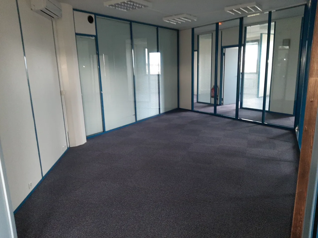 office - Bureaux À Louer - À Vendre - gallery - 6