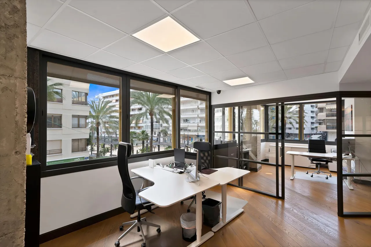 living - 218m² office for sale in East Marbella, Costa del Sol - gallery - 9