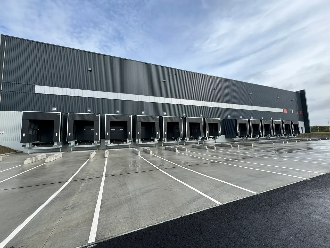 logistics - Logistics Warehouse For Rent - gallery - 4