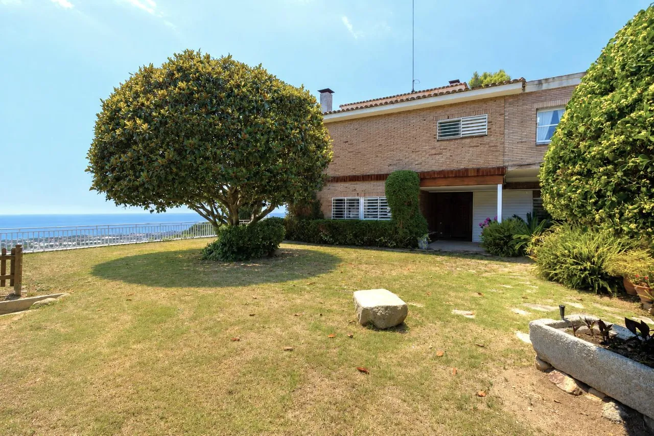living - 1,744m² house / villa for sale in Cabrera de Mar, Barcelona - gallery - 7