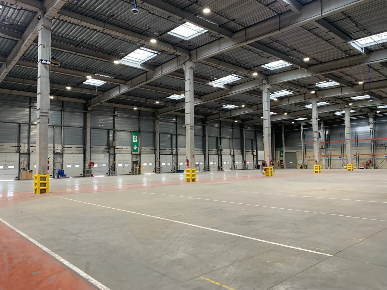 logistics - Courier Warehouse For Rent - gallery - 3