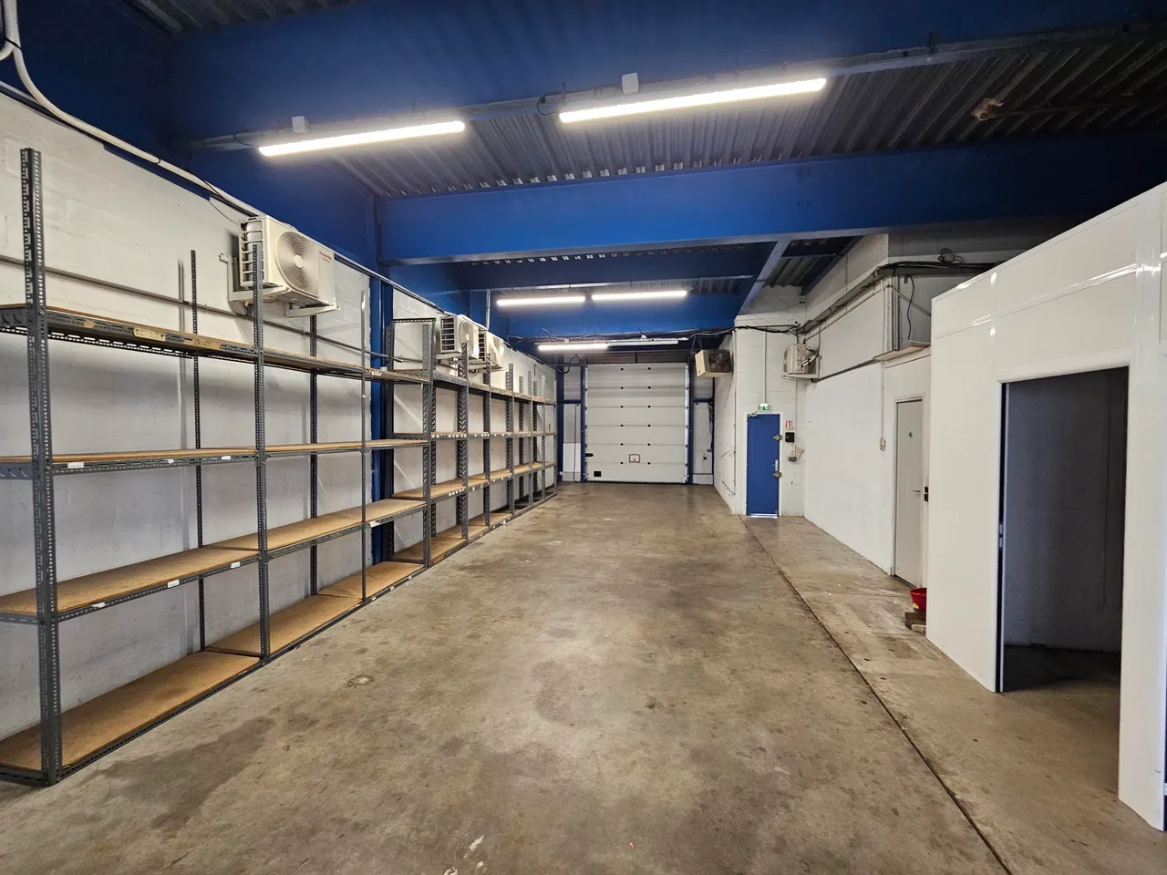 logistics - Mixed Light Industrial Premises / Offices For Rent - gallery - 4