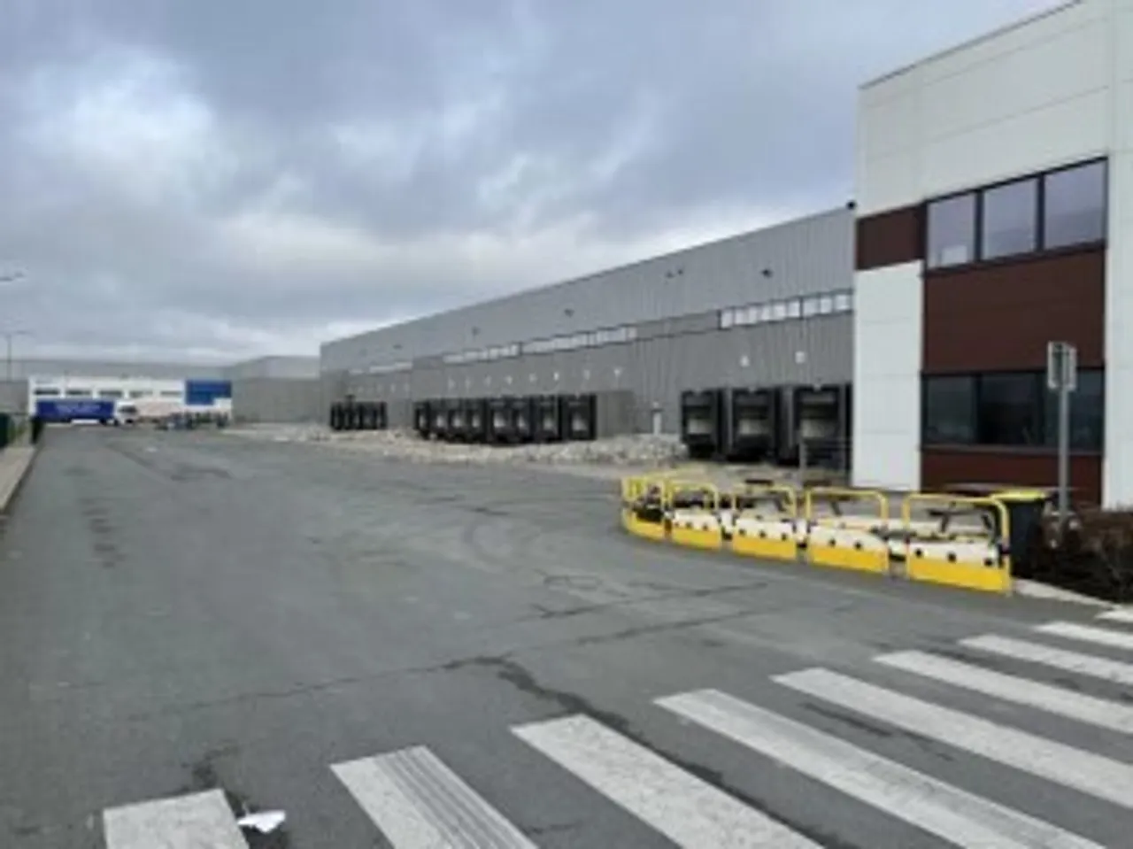 logistics - Logistics Warehouse For Rent - gallery - 2