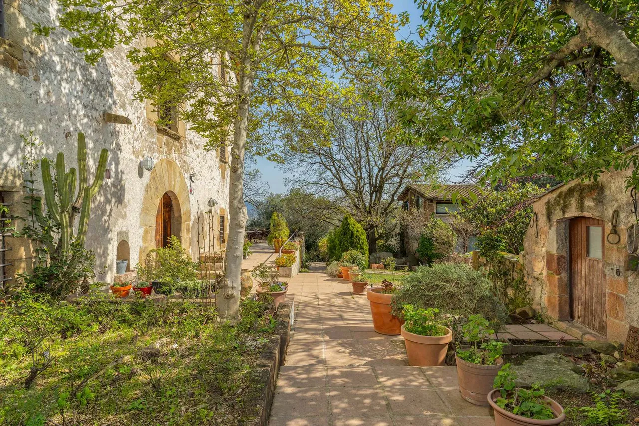living - 974m² country house for sale in La Selva, Girona - gallery - 10