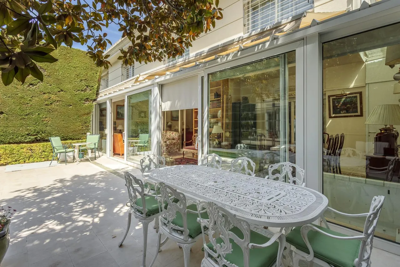 living - 342m² house / villa for sale in Conde de Orgaz and Piovera - gallery - 6