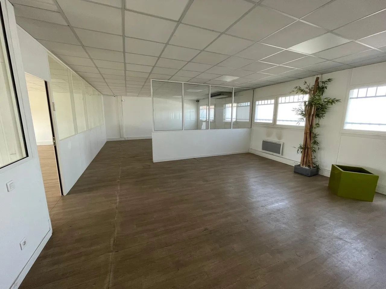 logistics - Light Industrial Premises / Offices For Rent - gallery - 6