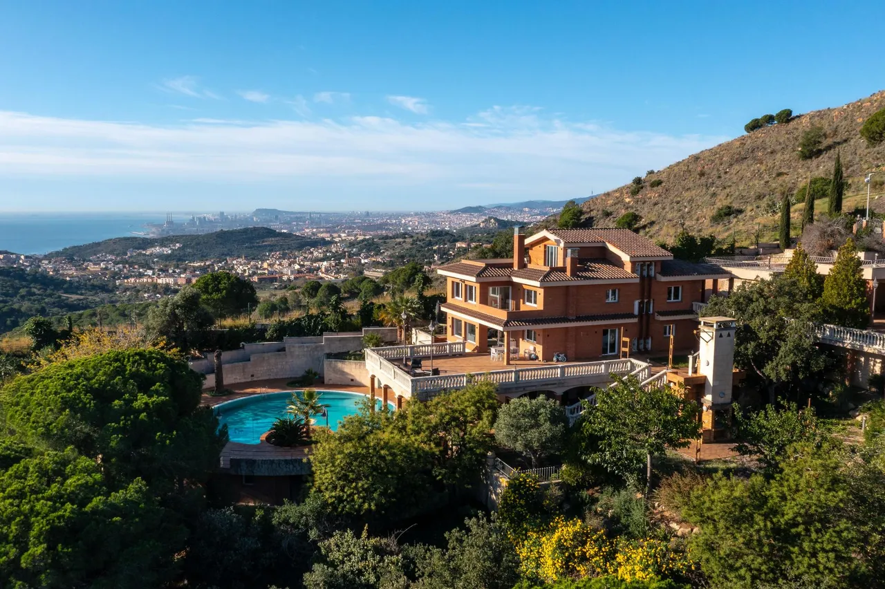 living - 842m² house / villa for sale in Alella, Barcelona - gallery - 3