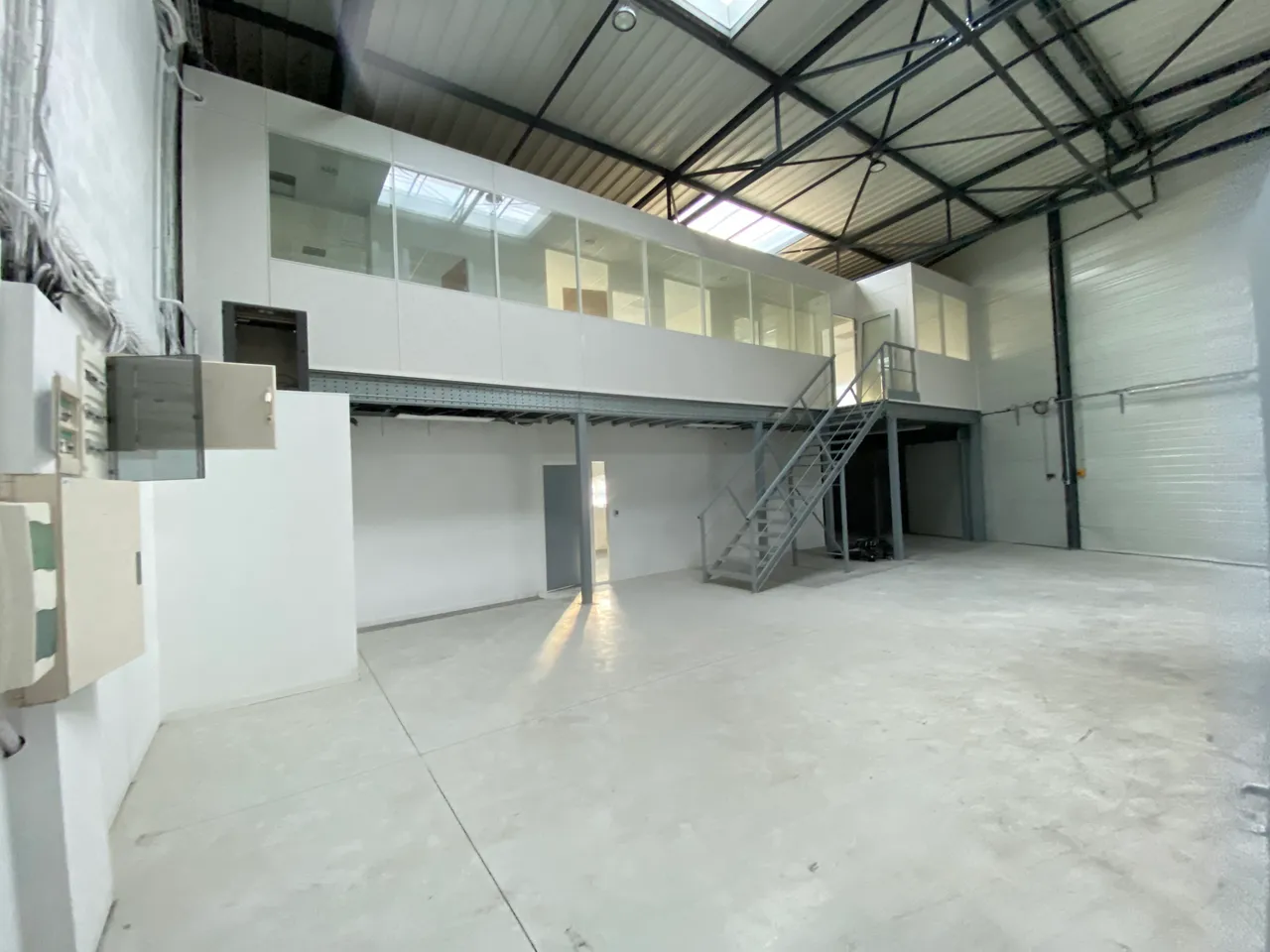 logistics - Light Industrial Premises / Offices For Rent - gallery - 5