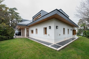 living - Casa / villa de 1,035m² en venta en Conde de Orgaz y Piovera - featured