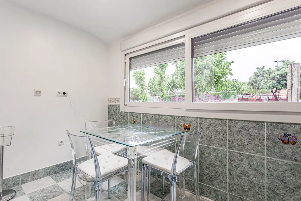 living - Casa / villa de 250m² en alquiler en El Soto de la Moraleja - gallery - 6