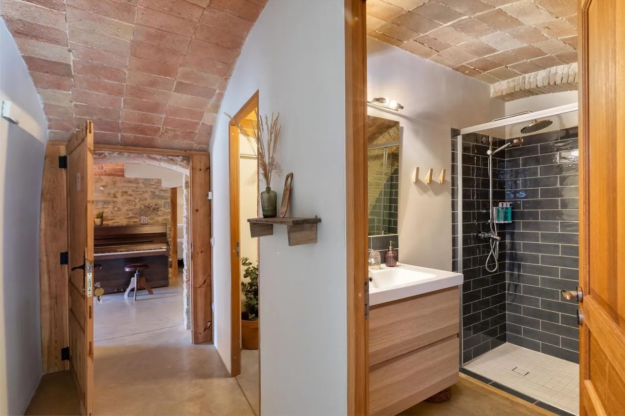 living - Casa rural de 1,000m² en venta en El Gironés, Girona - gallery - 9
