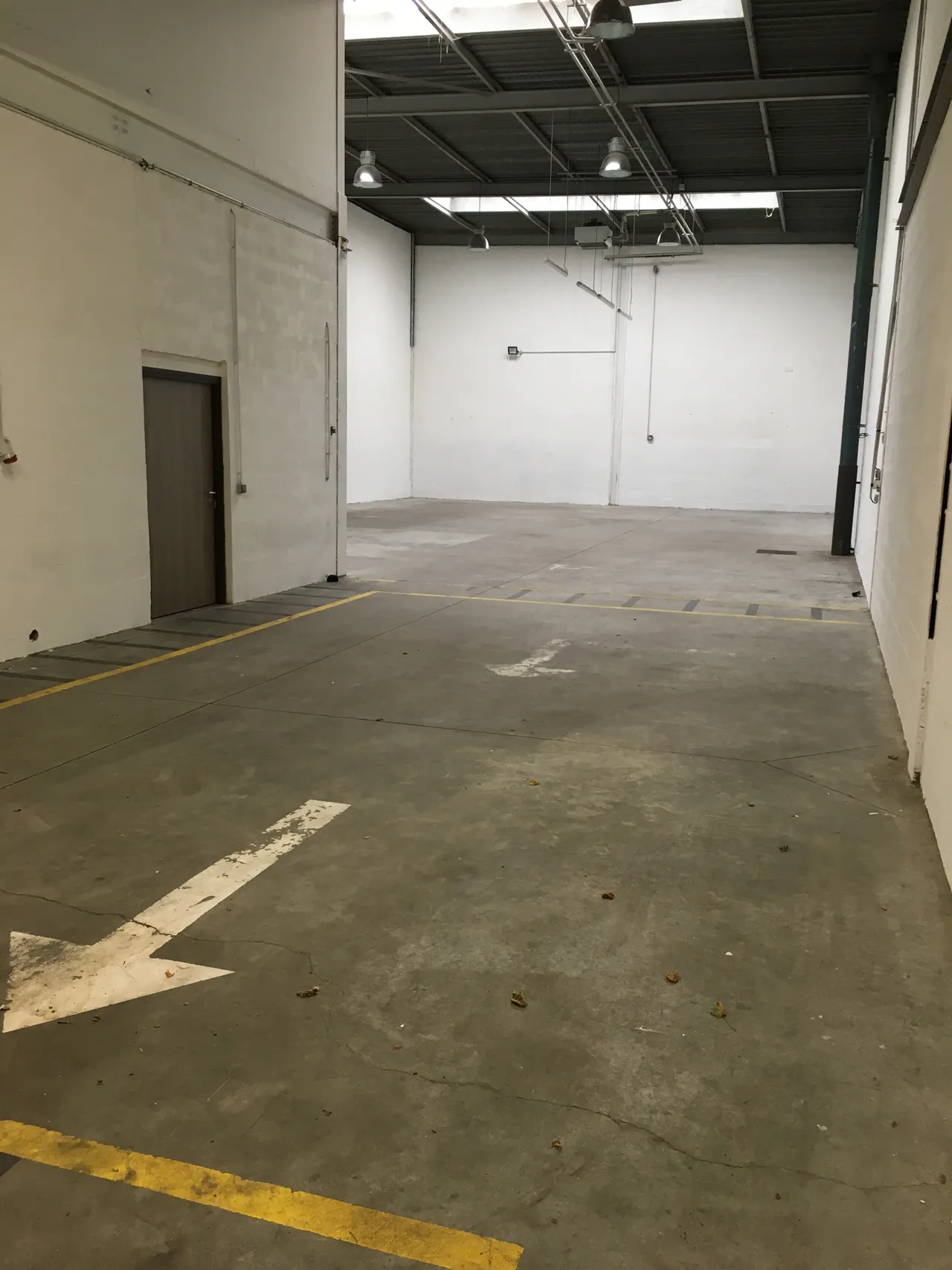 logistics - Light Industrial Premises / Offices For Rent - gallery - 2