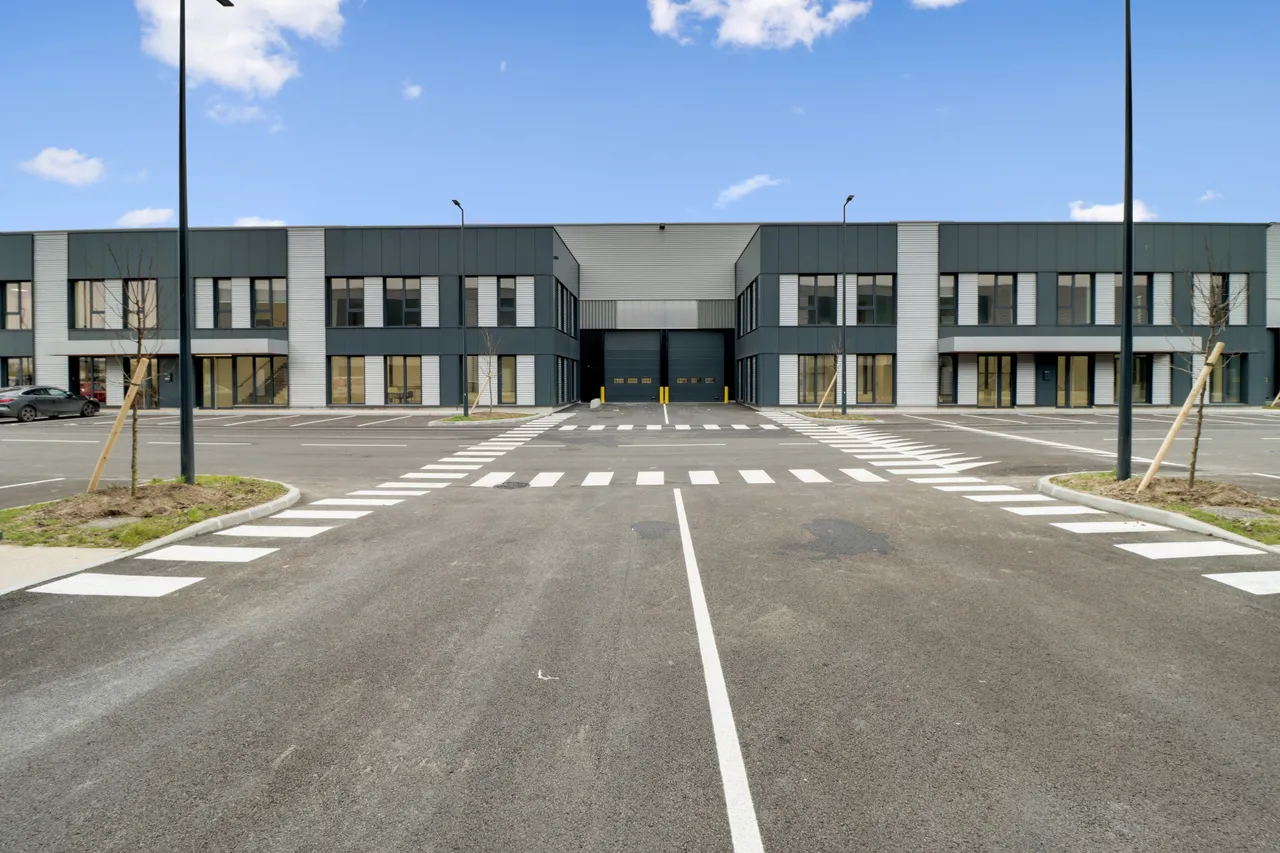 logistics - Light Industrial Premises / Offices For Rent - gallery - 2
