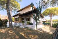 living - 252m² house / villa for sale in Vilassar de Dalt, Barcelona - gallery thumbnail - 1