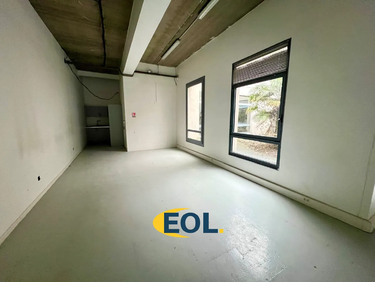 logistics - Warehouse For Rent - gallery - 4