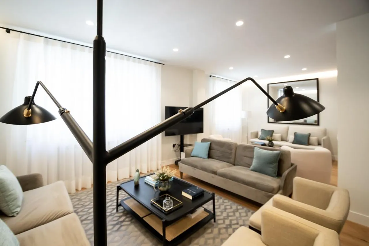 living - 150m² apartment for rent in Recoletos, Madrid - gallery - 4