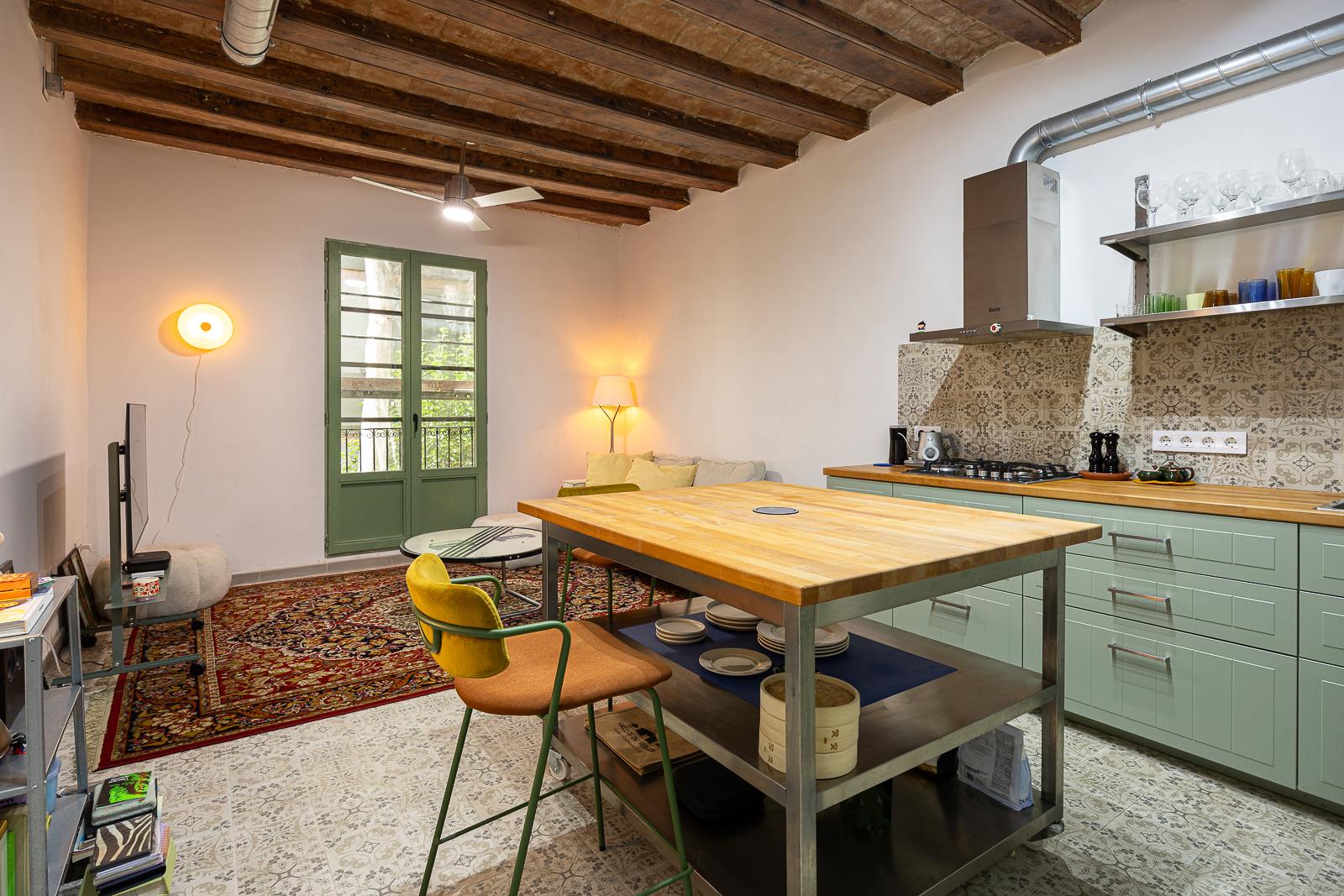 living - Piso de 56m² en venta en El Raval, Barcelona - featured