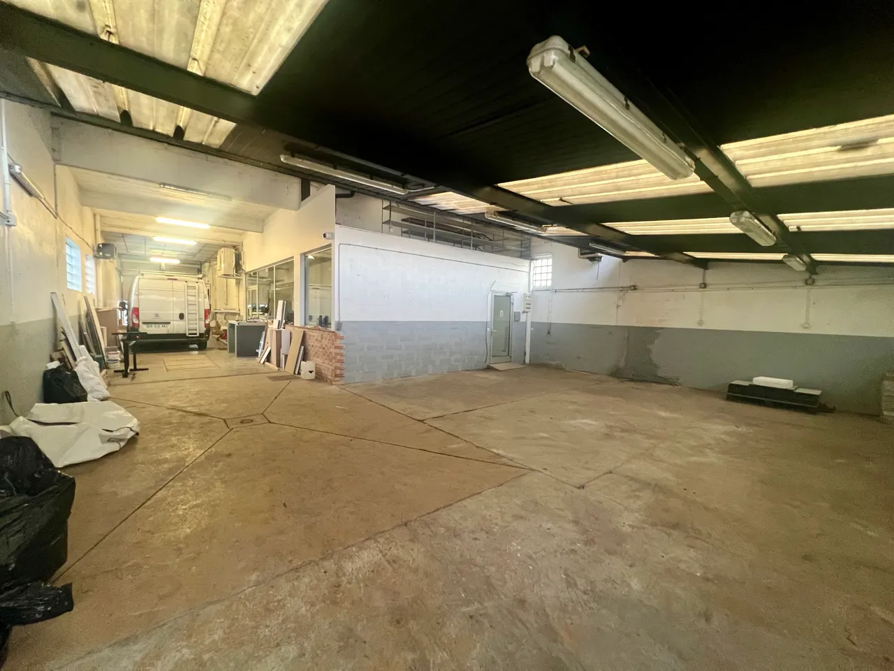logistics - Light Industrial Premises / Offices For Sale - gallery - 2